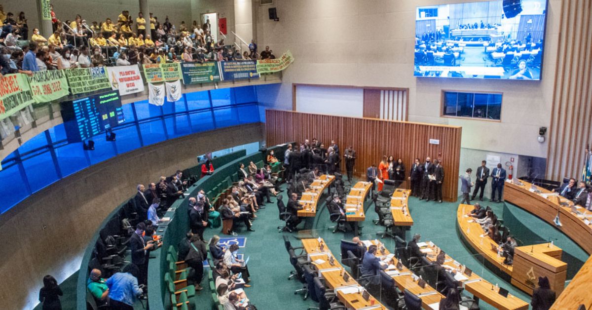 Plenário da CLDF durante sessão em Brasília