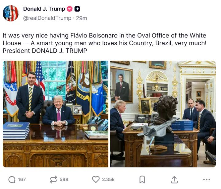 Donald Trump posa ao lado de Flávio Bolsonaro no Salão Oval da Casa Branca em postagem publicada no mesmo dia da proposta de tarifa de 25% dos EUA sobre produtos brasileiros.