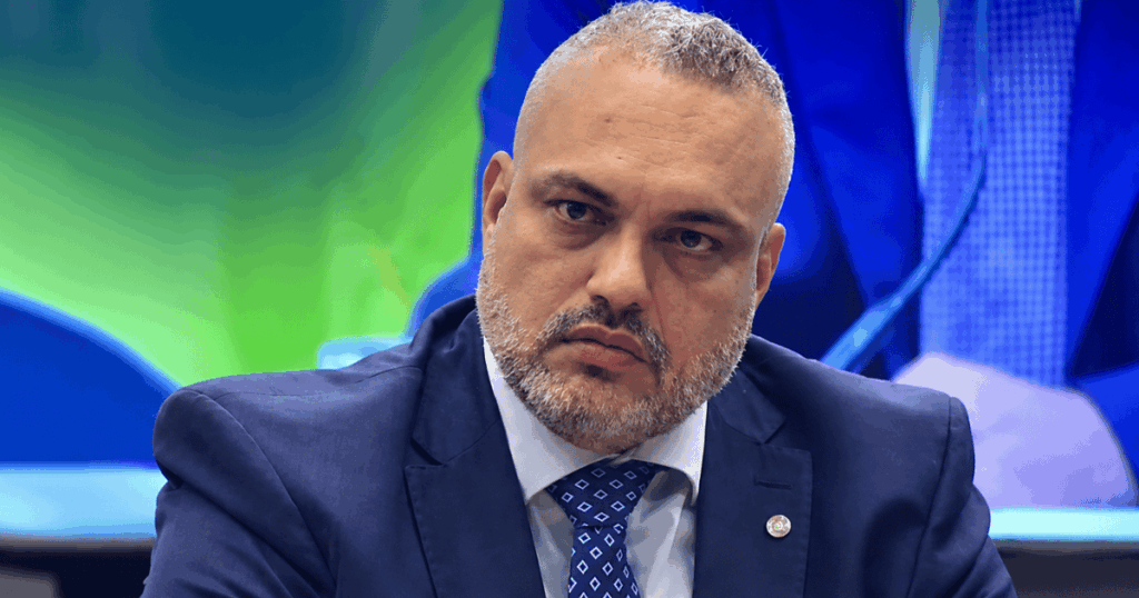 Deputado federal Marcos Tavares, autor do PL 125/2026, que amplia a comunicação de operações suspeitas ao Coaf e reforça a fiscalização sobre saques em espécie.