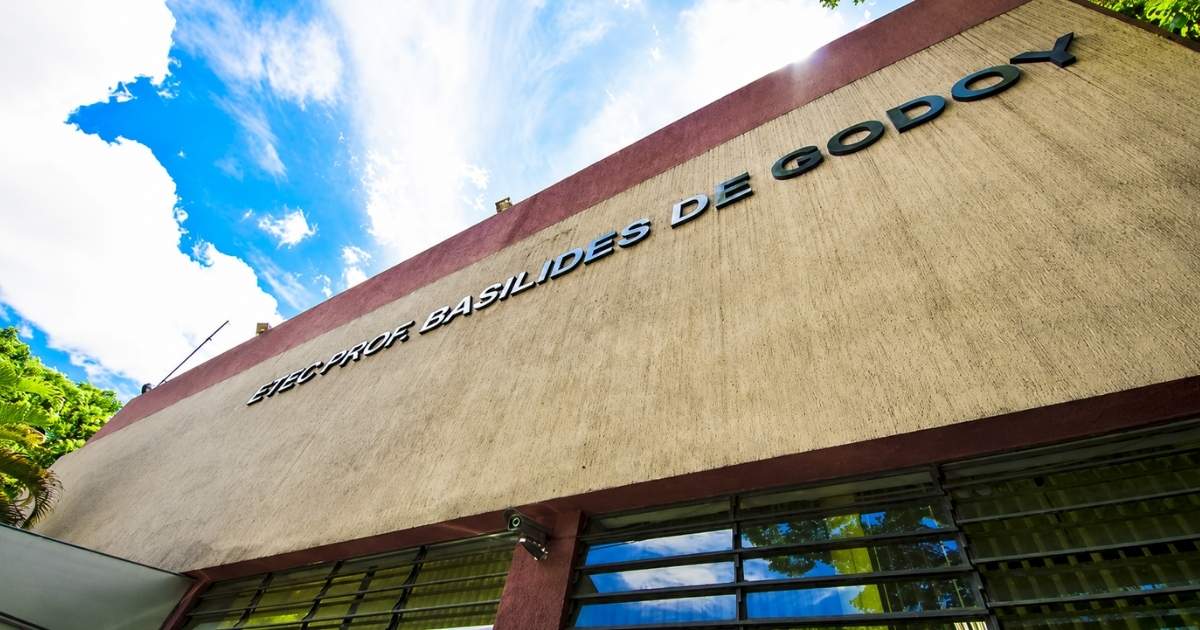 Fachada da Etec Prof. Basilides de Godoy, em São Paulo, uma das unidades da rede estadual de ensino técnico administrada pelo Centro Paula Souza.