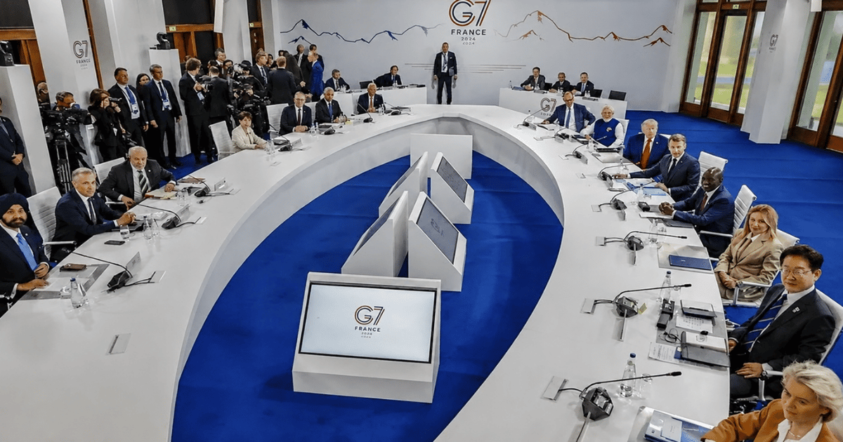 Líderes do G7 reunidos na França durante cúpula que discutiu redução da dependência de minerais críticos e terras raras controlados pela China.