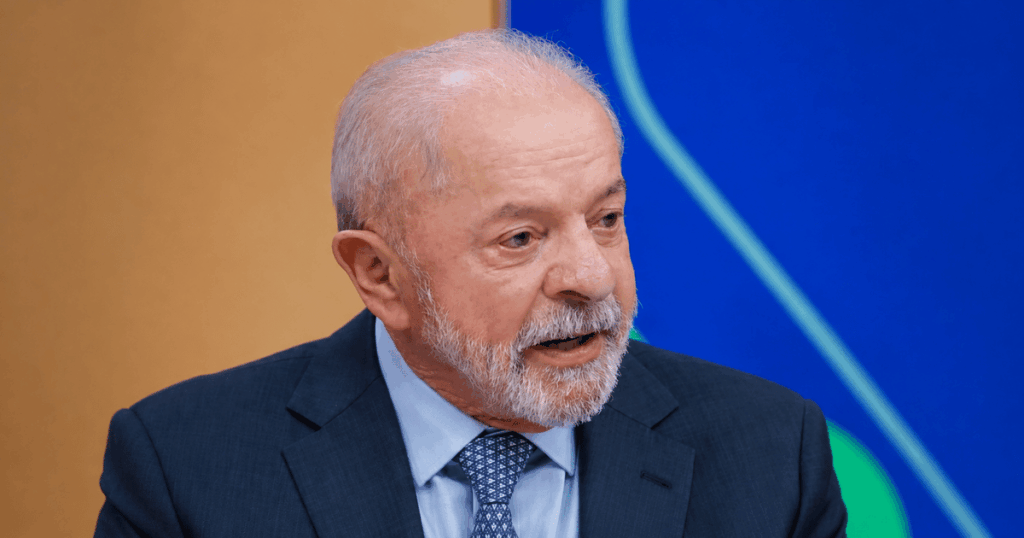 Presidente Lula durante evento público; PT avalia impacto do avanço de Tarcísio em São Paulo na estratégia eleitoral para 2026.