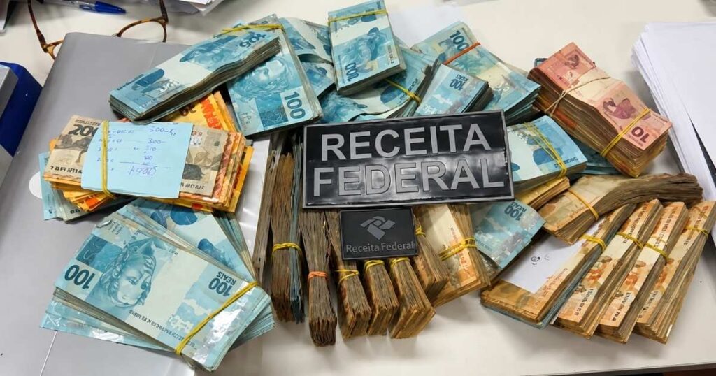Montante de dinheiro apreendido pela Receita Federal durante investigação da Operação Carbono Oculto sobre suposta lavagem de dinheiro do PCC.