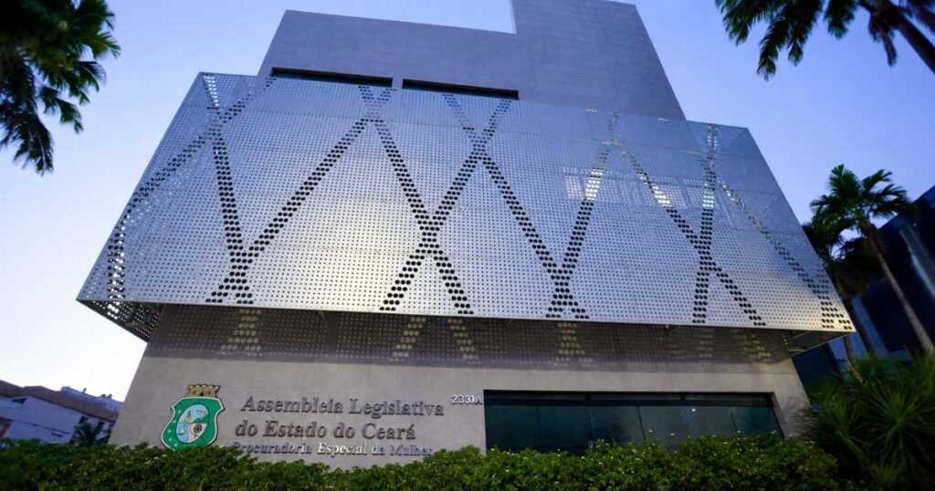 Fachada da Procuradoria Especial da Mulher da Assembleia Legislativa do Ceará, órgão que ampliou a rede de proteção às mulheres com novas unidades no Interior.