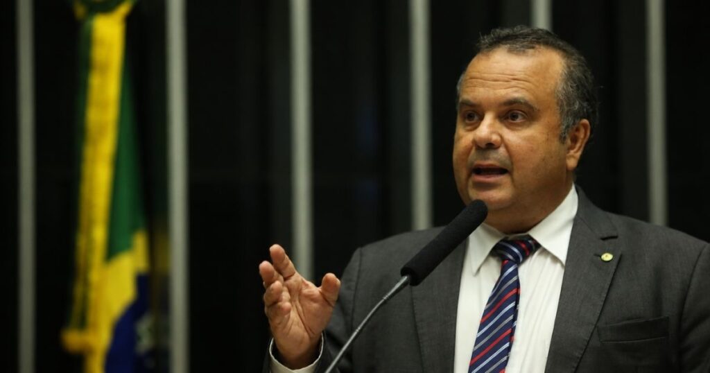 Senador Rogério Marinho discursa em evento político após viagem a São Paulo custeada com cota parlamentar do Senado.
