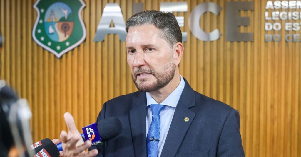 Romeu Aldigueri concede entrevista na Alece sobre votação do Código de Ética Parlamentar