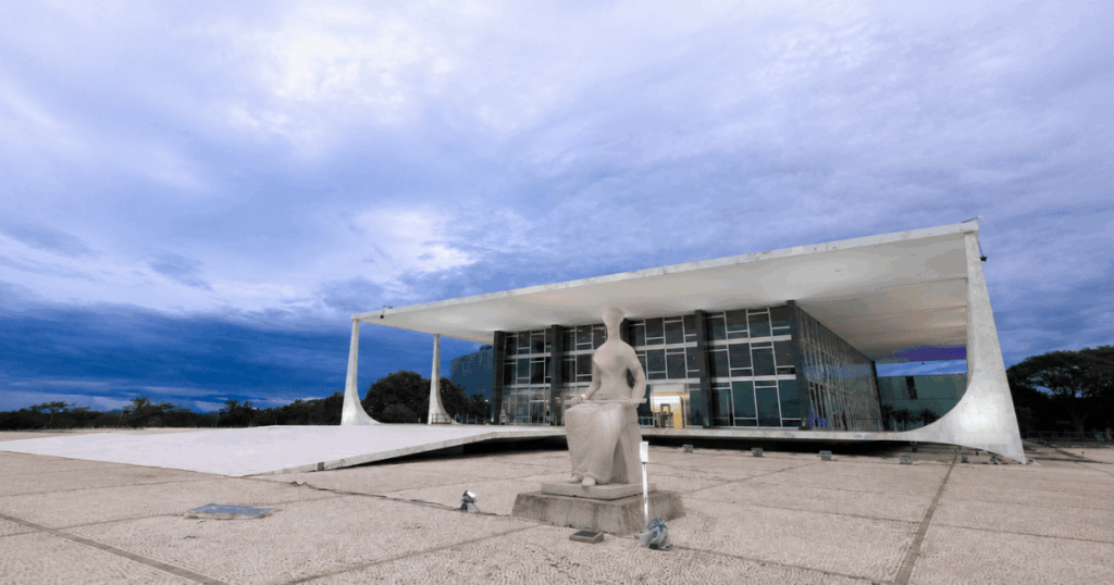 Fachada do Supremo Tribunal Federal (STF), em Brasília, durante julgamento sobre o caso Mari Ferrer e a aplicação da Lei Mariana Ferrer.
