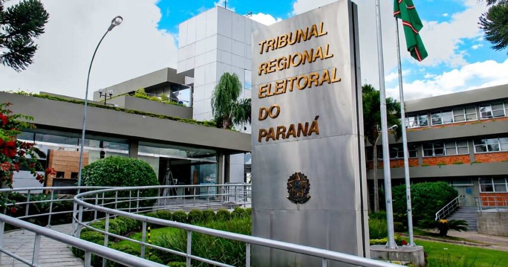 Sede do Tribunal Regional Eleitoral do Paraná, órgão responsável por decisões sobre cassação de mandatos eletivos.