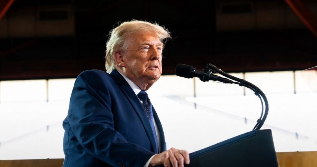 Donald Trump discursa após anúncio de acordo entre Estados Unidos e Irã que prevê a reabertura gradual do Estreito de Ormuz.