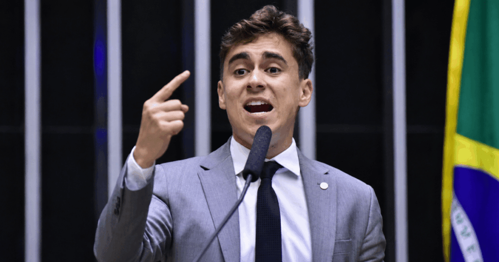 Deputado federal Nikolas Ferreira (PL-MG) durante sessão na Câmara dos Deputados, em Brasília.