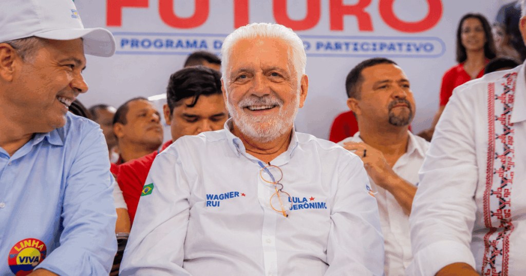 Senador Jaques Wagner participa de evento político durante o período pré-eleitoral na Bahia.