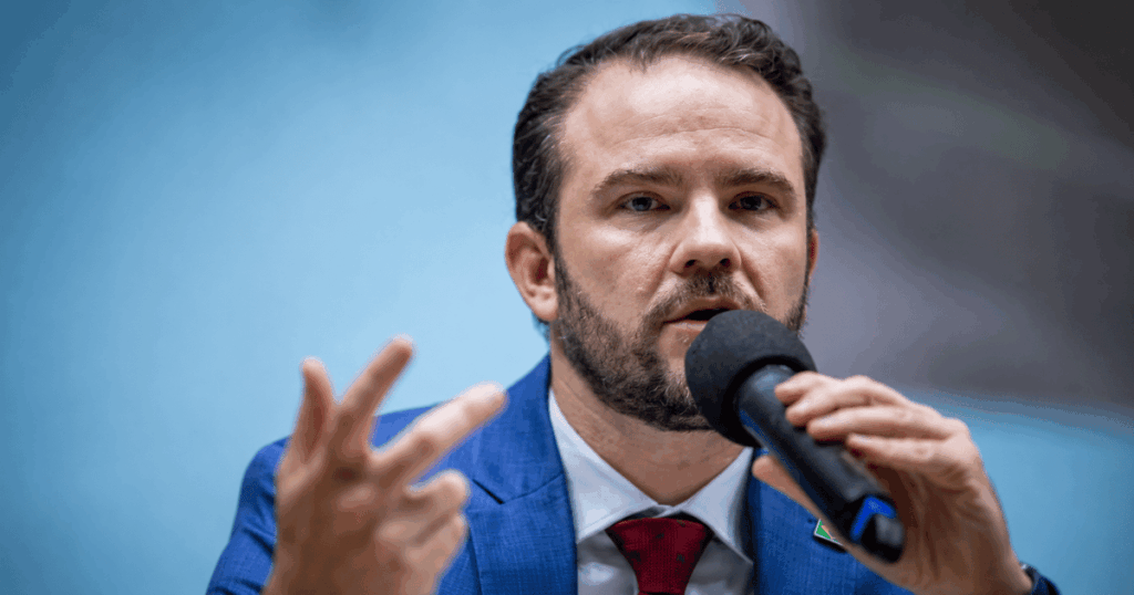 Ministro da Fazenda, Dario Durigan, durante evento em São Paulo onde defendeu restringir o acesso às bets para beneficiários de programas sociais e pessoas endividadas.