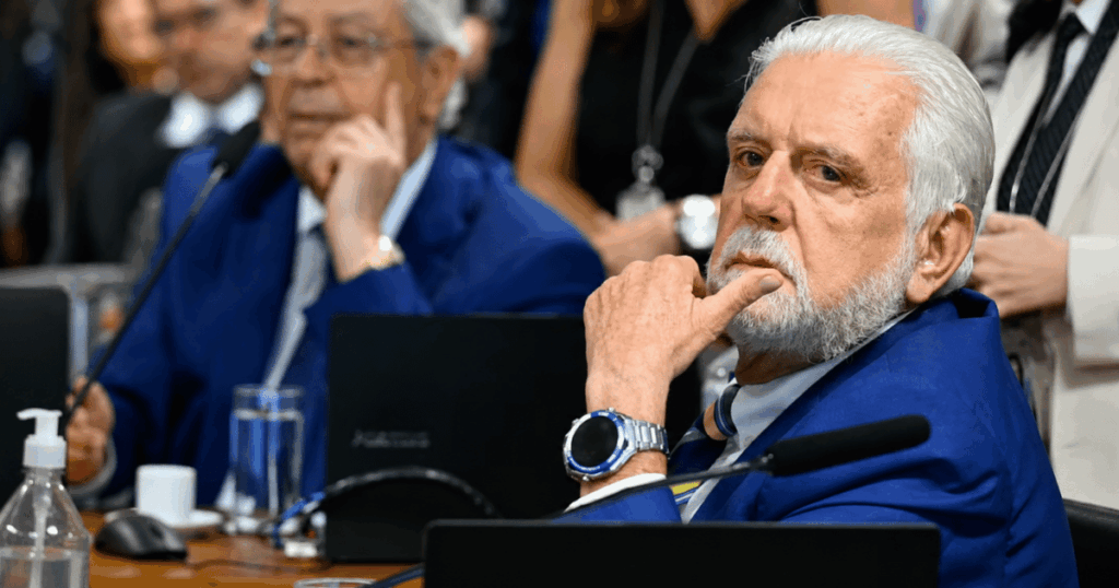 Senador Jaques Wagner (PT-BA) durante sessão no Senado Federal. Documentos divulgados pelo STF detalham os elementos reunidos pela Polícia Federal na investigação sobre a suposta relação do parlamentar com o Banco Master.