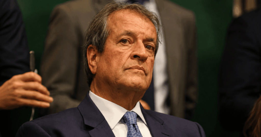 Valdemar Costa Neto, presidente nacional do PL, durante evento público. Dirigente afirmou ao STF que apenas faz sugestões políticas e negou controlar a distribuição de emendas parlamentares.