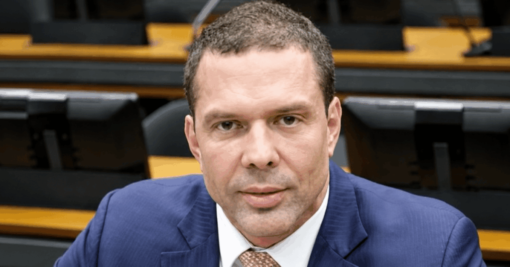 Fabio Pagnozzi, advogado de Carla Zambelli e candidato a deputado federal pelo Novo em São Paulo, em evento público. Ele declarou patrimônio de R$ 5,68 milhões ao TSE.