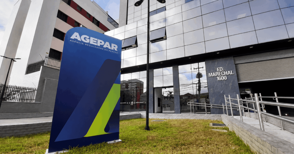 Sede da Agepar, em Curitiba, após publicação do edital do Concurso Agepar 2026 com 23 vagas para especialista em regulação.