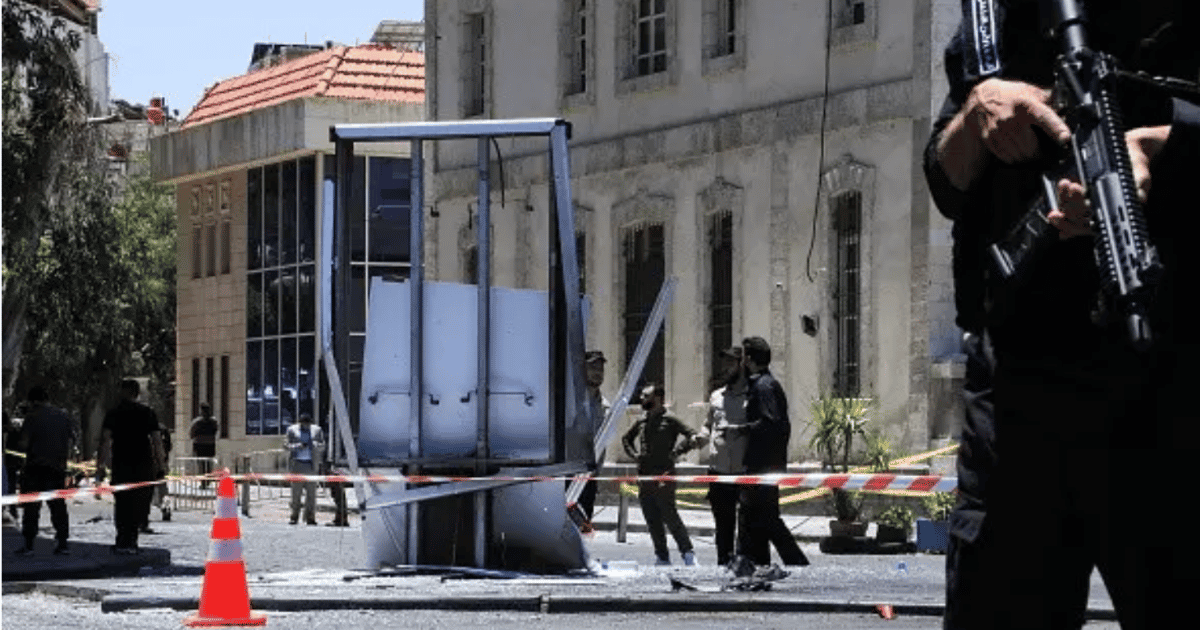 Explosão em frente ao hotel onde o presidente francês Emmanuel Macron estava hospedado durante visita oficial a Damasco, na Síria.