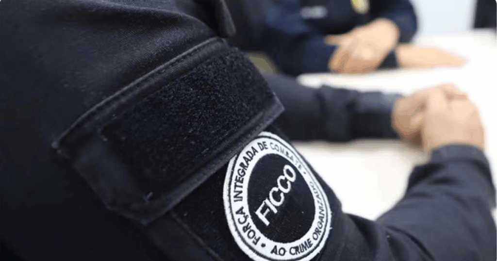 Agentes da FICCO durante a Operação Força Integrada III em ação coordenada pela Polícia Federal contra organizações criminosas.