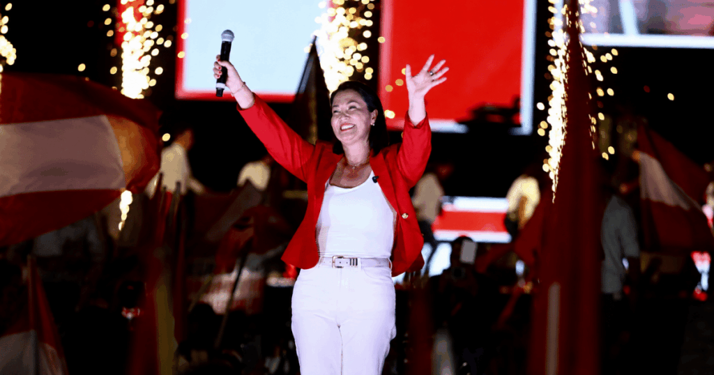 Keiko Fujimori durante a cerimônia de posse como presidente do Peru no Congresso, em Lima.
