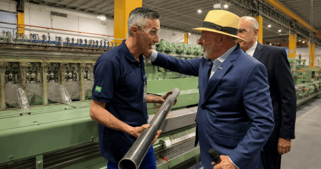 Presidente Luiz Inácio Lula da Silva durante visita à fábrica da Avibras Aeroco, em Jacareí (SP), onde defendeu investimentos nas Forças Armadas e na indústria nacional de defesa.