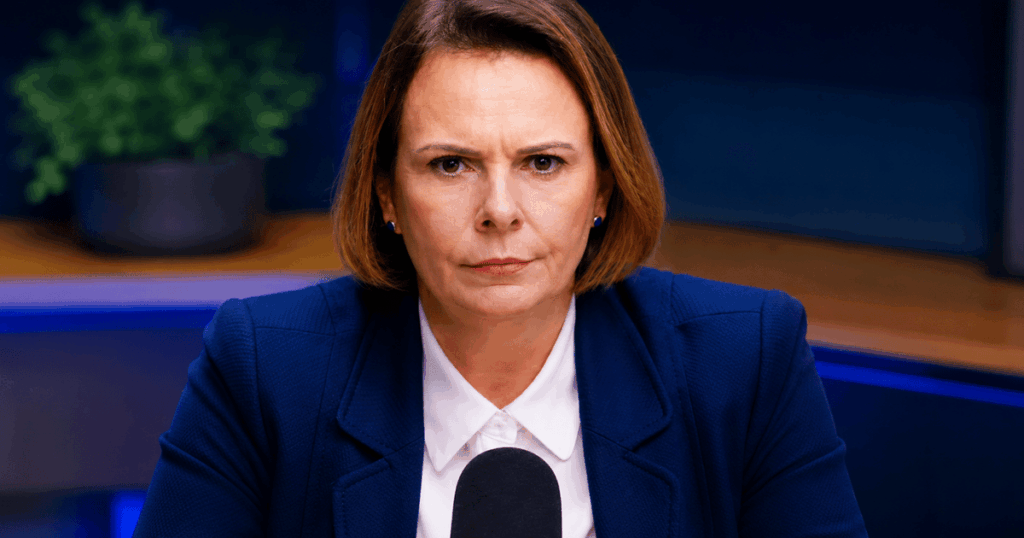 Delegada Maria Corsato durante entrevista; policial registrou boletim de ocorrência após declarações de Solange Bezerra, mãe de Deolane.