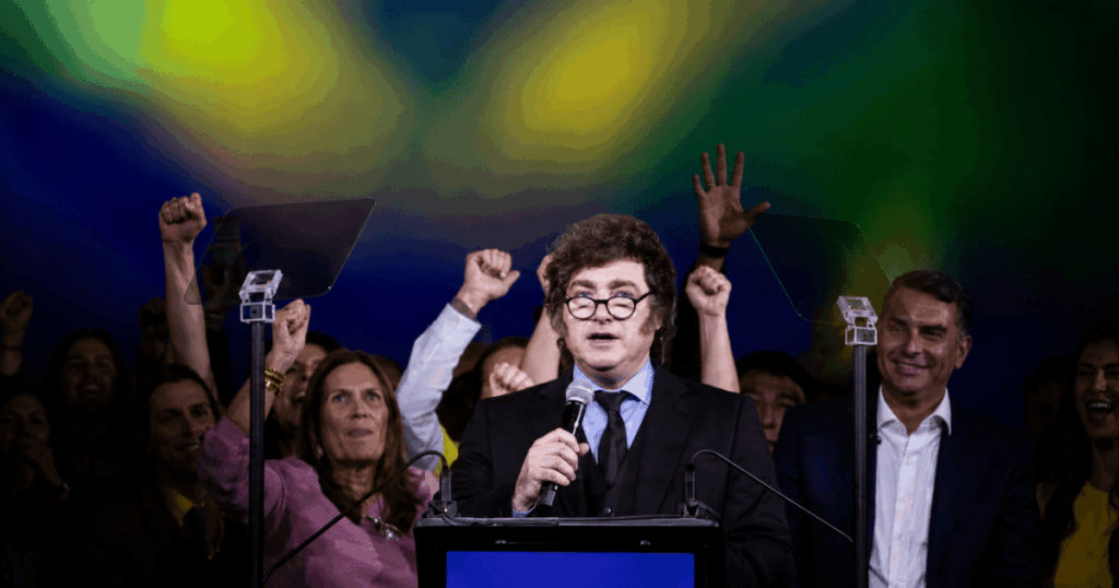 Presidente da Argentina, Javier Milei, discursa na convenção do PL em São Paulo, onde criticou o ministro Alexandre de Moraes após ter a visita a Jair Bolsonaro negada.