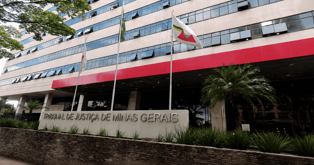 Fachada do Tribunal de Justiça de Minas Gerais (TJMG), que registrou pagamentos acima do teto constitucional em junho de 2026.