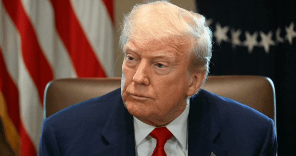 Presidente dos Estados Unidos, Donald Trump, em imagem relacionada às tarifas propostas sobre produtos brasileiros durante investigação comercial do USTR.