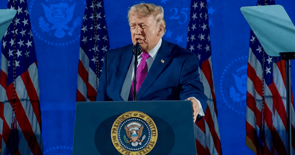 Donald Trump discursa durante as comemorações dos 250 anos da independência dos Estados Unidos em evento oficial da Freedom 250.
