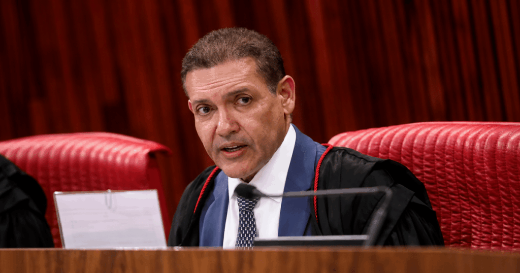 Presidente do TSE, Kassio Nunes Marques, durante anúncio da proposta de selo para pesquisas eleitorais.
