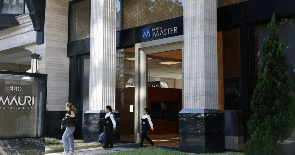 Fachada do Banco Master no edifício Auri, localizado na Avenida Brigadeiro Faria Lima, em São Paulo, instituição citada nas investigações da Operação Compliance Zero.