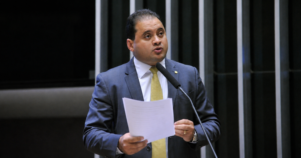 O senador Weverton Rocha (PDT-MA), vice-líder do governo no Senado, em sessão no Congresso Nacional. Foto: Luis Macedo/Câmara dos Deputados.