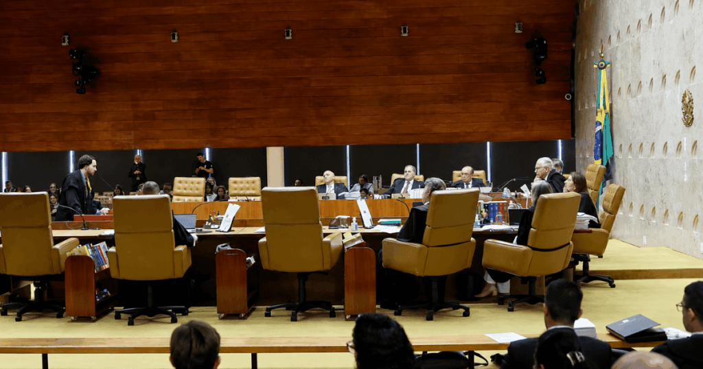 Fachada do Supremo Tribunal Federal (STF), em Brasília, onde ministros retomam julgamentos sobre capital estrangeiro em portais digitais, plataformas e aplicativos.