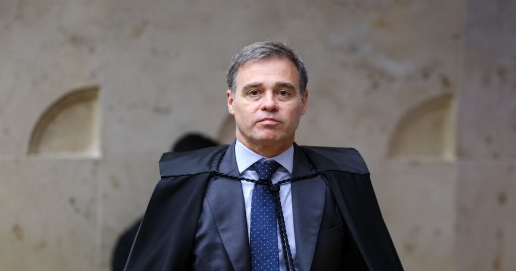 Ministro André Mendonça, do STF, que apresentou faturas do cartão com cobranças de alfaiataria.