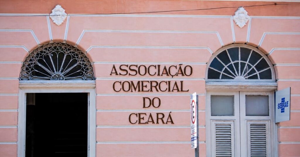Fachada da Associação Comercial do Ceará (ACC), entidade que defende integrar orçamento municipal e desenvolvimento territorial.