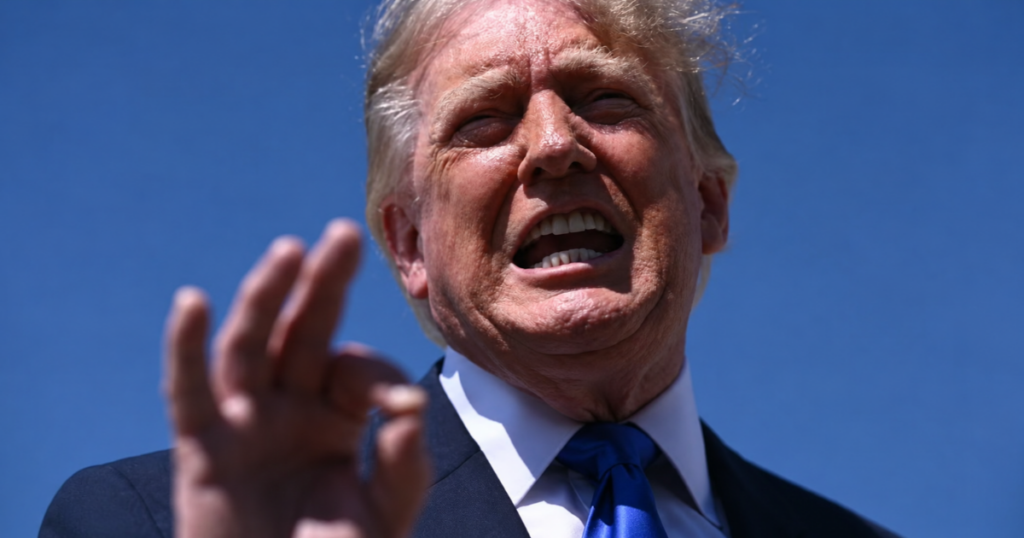 Donald Trump fala com repórteres em Maryland em meio ao debate sobre desaceleração da IA