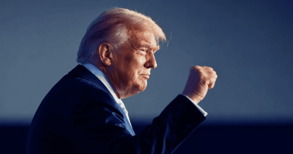 Donald Trump durante evento nos Estados Unidos em meio à negociação do tarifaço com o Brasil