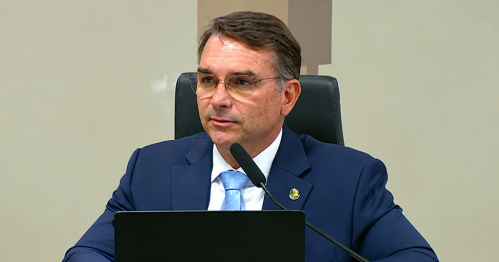 Flávio Bolsonaro durante atividade no Senado Federal