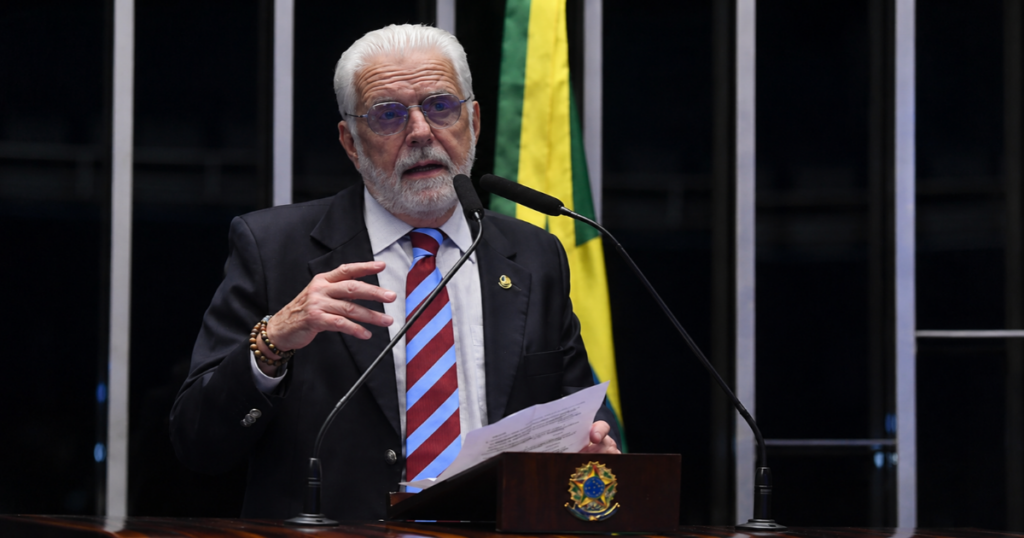 Jaques Wagner discursa no plenário do Senado Federal em Brasília