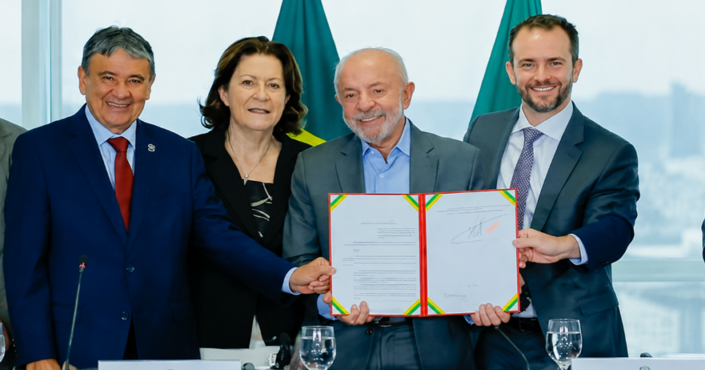 Lula durante anúncio do reajuste do Bolsa Família para R$ 691