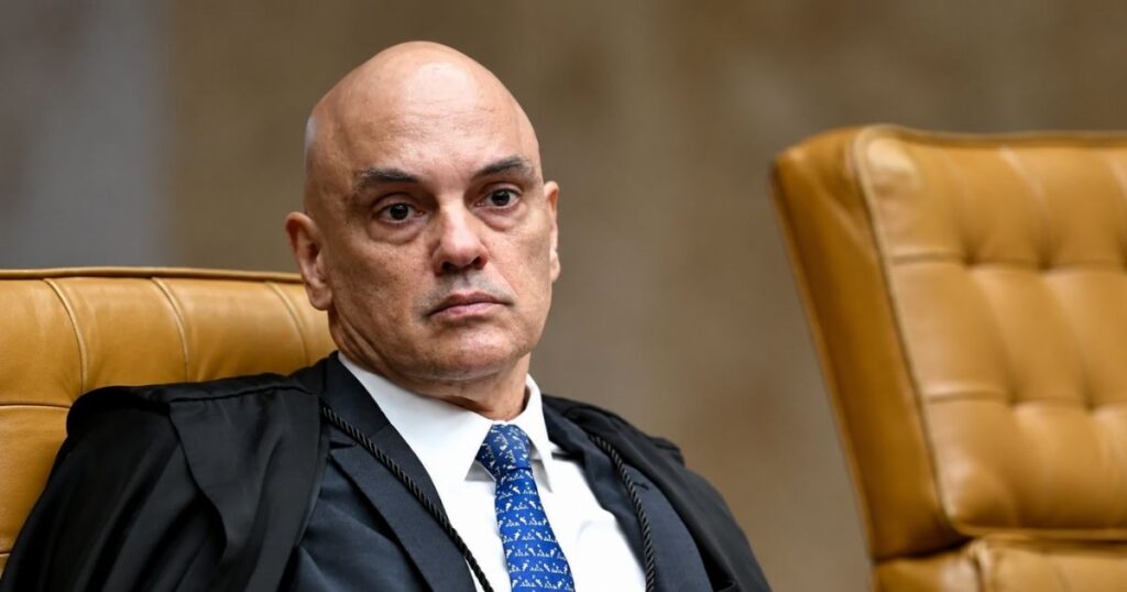 Ministro Alexandre de Moraes, do STF, durante sessão na Corte. O impeachment de Moraes enfrenta exigências jurídicas no Senado.