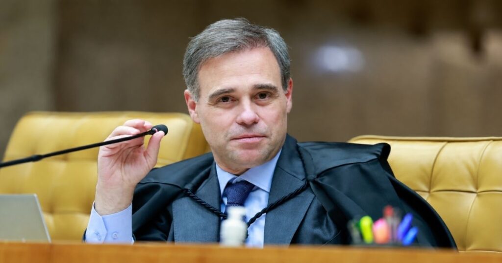 André Mendonça durante sessão relacionada à decisão do TSE sobre posts de Nossa Senhora Aparecida