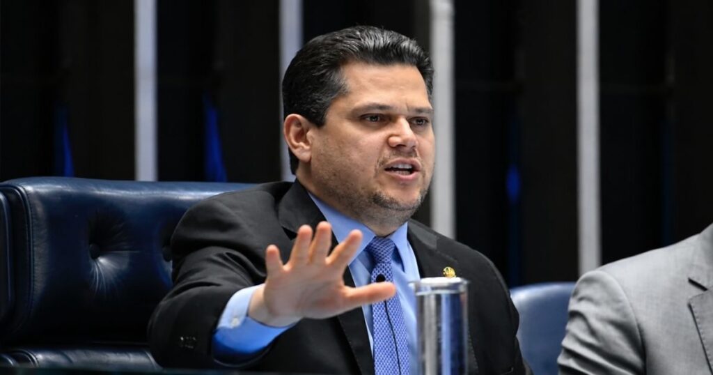 Davi Alcolumbre durante sessão no Senado, que pautou a discussão do fim da escala 6x1