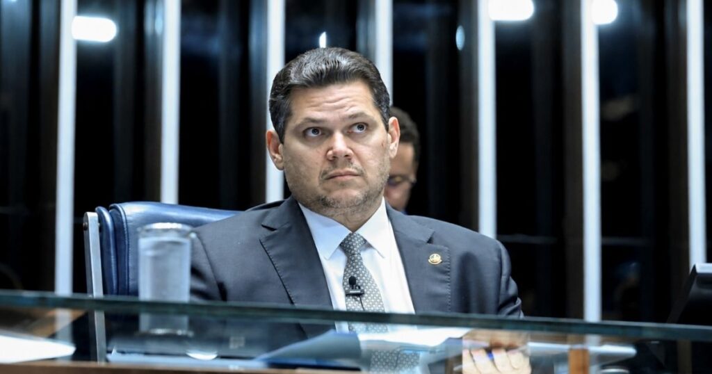 Presidente do Senado, Davi Alcolumbre, durante sessão no plenário da Casa.