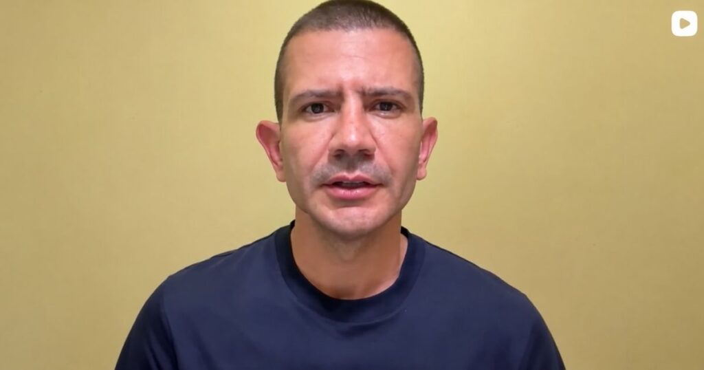 Douglas Ruas, candidato ao governo do Rio de Janeiro pelo PL, aparece em vídeo durante a disputa eleitoral de 2026.