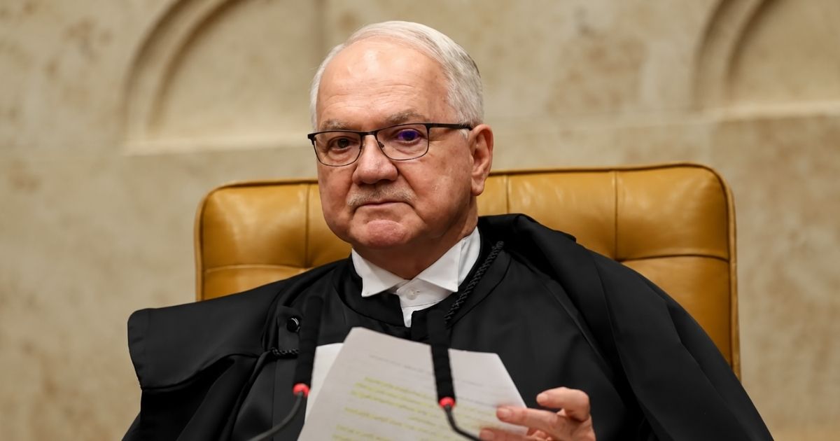 Edson Fachin durante sessão no STF; nova regra muda o caminho de determinadas petições apresentadas à Corte.