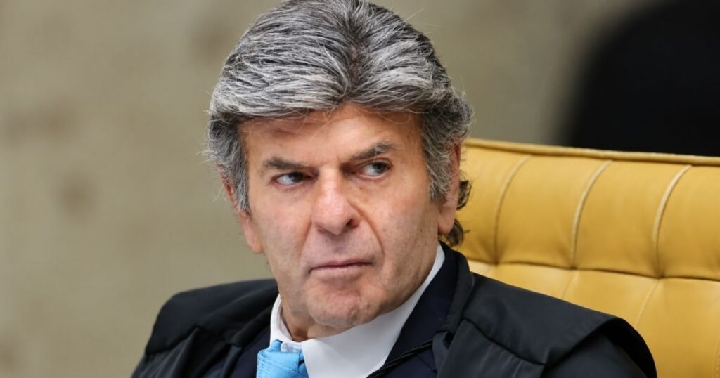 Ministro Luiz Fux durante sessão plenária do STF. Magistrado teve pedido de acesso integral ao inquérito das fake news negado por Edson Fachin.