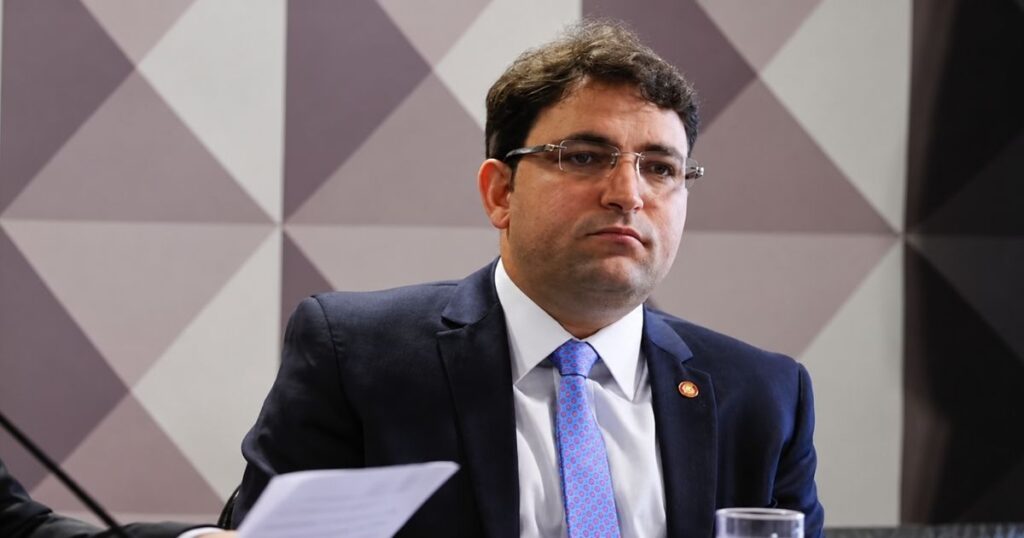 Advogado Willer Tomaz, investigado em inquérito no STF relacionado a suspeitas de lavagem de dinheiro envolvendo Flávio Bolsonaro.