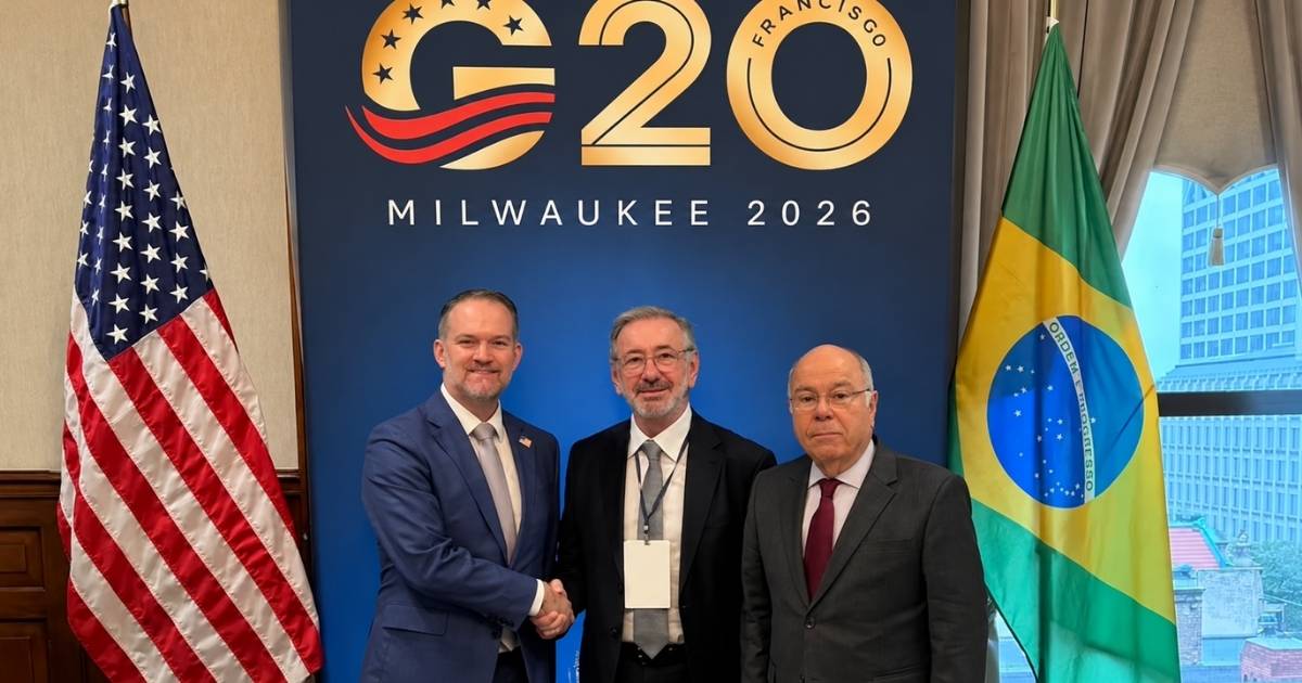 Márcio Elias Rosa, Jamieson Greer e Mauro Vieira durante reunião do G20 em Milwaukee sobre relações comerciais entre Brasil e Estados Unidos.