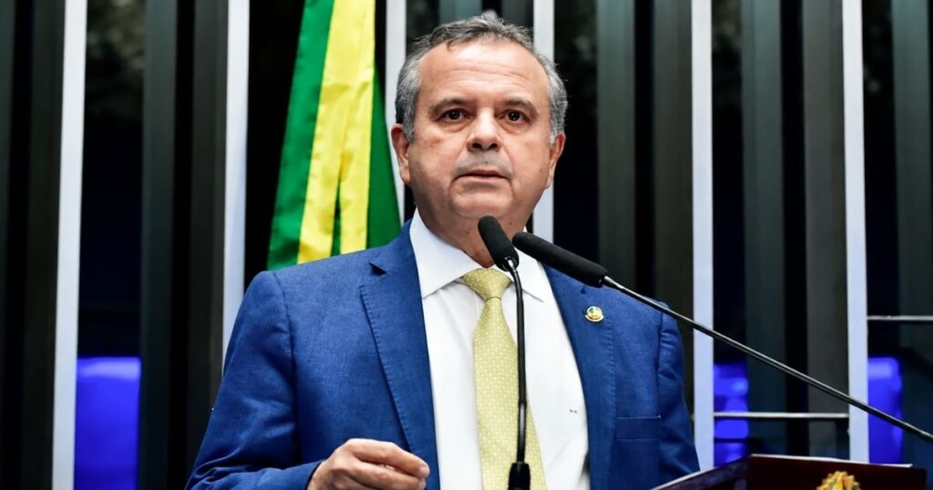 Rogério Marinho (PL-RN), senador e coordenador da campanha presidencial de Flávio Bolsonaro (PL-RJ), discursa no Senado.
